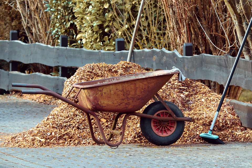 You are currently viewing The Benefits of Mulching: A Gardener’s Guide
